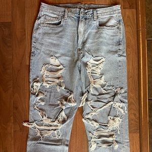 Womens 12 Reg American Eagle destroyed mom jean ripped jeans